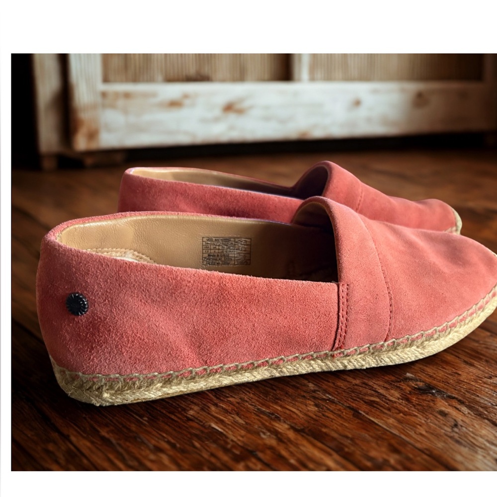 COPY - UGG Coral Suede Espadrille Flats great condition summer fun  salmon pink